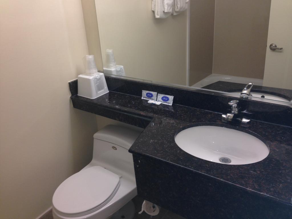 Red Carpet Inn - New Brunswick Extérieur photo